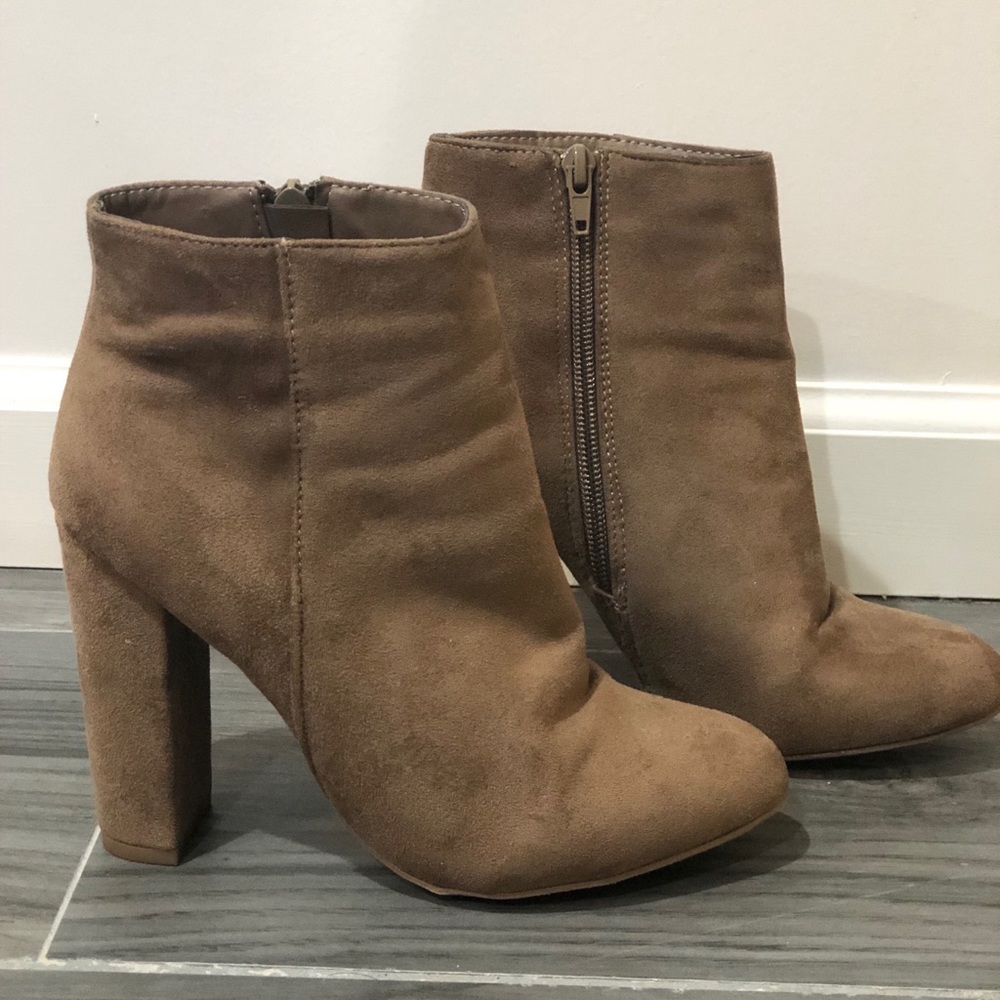 Chunky heel suede booties